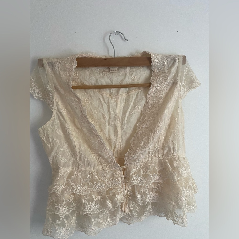 V-NECK PRINCESS LACE TOP